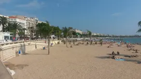CANNES center. En stor seng og to singler. WIFI. CLIM. Balkon. elevator - Image 4