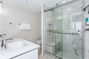 Casa De View: 14th Floor Lux Condo Sleeps 8! Heated Pool and Hot Tub! Includes Beach Service! - Image 3