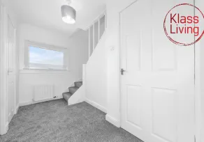 Spacious 3 bedroom maisonette property with pool table. - Image 2
