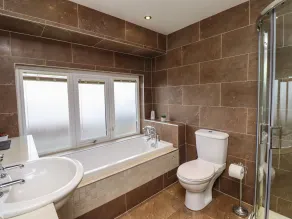 BARNACLE COVE, pet friendly, country holiday cottage in Beadnell - Image 5