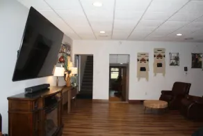 Spacious renovated restaurant with plenty space and close to The Field of Dreams - Image 3
