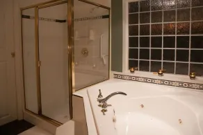Oceanview Guest Suite with Large 2 Person Soaker Tub - Image 5