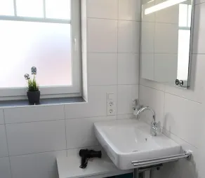 Schönes Ferienhaus mit Privatstrand am Badesee - Image 5