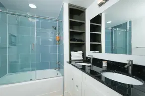 Cheerful 2-BDRM/2.5 Bathroom Home Near DWTN & UF - Image 3