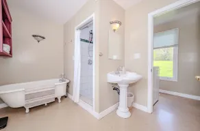 Nature Lovers' cottage on the escarpment with gorgeous views - 5 min to downtown - Image 2
