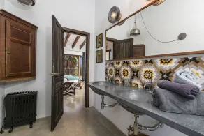 Beautiful 4 bedroom villa with private pool - Image 3