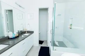 Contemporary Luxe home 10mins from DT Houston - Image 5