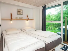 Quaint Holiday Home near Glesborg with Roofed Terrace - Image 4