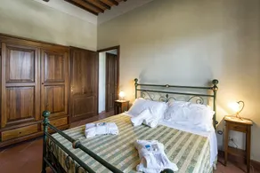 Typical tuscan villa with private pool, set in the rolling hills of southern Tuscany a few kilometre - Image 4