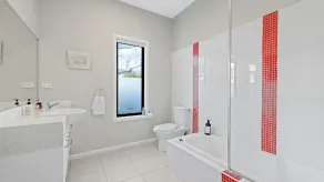 Beautiful spacious pet friendly home next to the ocean - Image 3