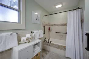 RIVER VIEW, HOT TUB, FIRE PIT, 10 min to Nashville!  Pet friendly. - Image 4