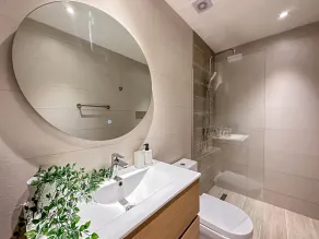 Beautiful and modern new condo on the beach - Image 3