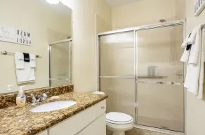 Perfect location: 5 min Raymond James Stadium and 10 min from Tampa Airport - Image 5