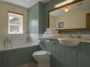 OWLS ROOST, family friendly, with hot tub in Combe Martin - Image 5