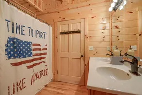 Freedom Lodge | Sleeps 12 | 4BR + Loft | Hot Tub, Pool Table & Covered Decks - Image 1