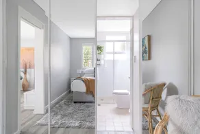 Gorgeous 1 Bedder Close to Everything You Need - Image 2