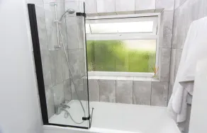 2 bedroom holiday home with hot tub - Image 4