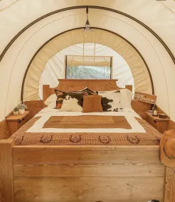 Luxury Covered Wagon in Santa Monica Mountains close to Malibu  w/ King Bed - Image 5