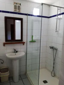 Ett hus med en stor pool år fantastisk utsikt - Image 3