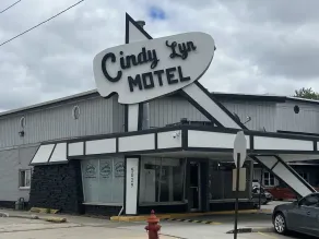 Cindy Lyn Motel - Image 5