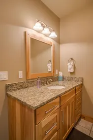 River Meadow cabin sleeps 6 guests, walking distance to the Wenatchee River - Image 2