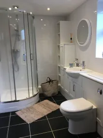 Vineyard Cottage Sleeps 4 with Garden - Image 3