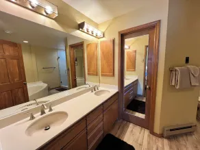 Ski Townhome with Views, Pool, Hot Tub, Gym Included - Image 3