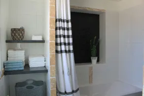 Klassificeret ejendom *** stille, indhegnet, træer og blomster med privat pool - Image 2