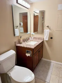 Paradies in Kona: Kingsize‑Betten • Klimaanlage • Schritte zum Magic Sands Beach - Image 5