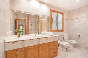 Villa \"Vista Mar y Tierra\" with Sea View, Pool, Garden, A/C & Wi-Fi - Image 4