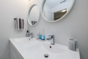 Elegant Apartment,  5mins from the Falls - Image 5