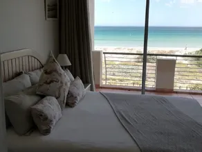 Leisure Bay Beachfront Apartment, Pool, Milnerton - Image 1