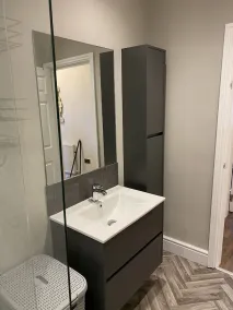 Boutique Apartment in great location with private parking - Image 2