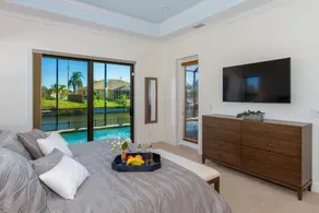 SO Cape Coral | Accès Golfe | Piscine d'eau salée, TV dans chaque chambre, intérieur très moderne - Image 5