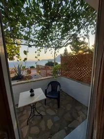 Beautiful house located on a hill in Samos Island, 400 m from an organized beach - Image 2