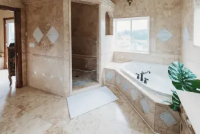 Large Lakefront Home only steps from D Beach! Bring grandma-we have an elevator! - Image 5