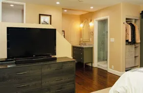 Amazing Apartment attached to historic home in Pasadena! - Image 3