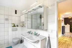 Fewo Goldstadtblick – Spacious 125 m² Apartment with 2 Balconies & 3 Bedrooms for Groups & Families - Image 4