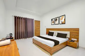 Deluxe Hotel Jay Shankar - Image 2