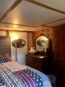 Lakefront Cottage with New HOT TUB. . Located only 20 minutes from Portland - Image 2