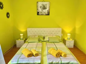 Holiday home With air conditioning in every room and a large garden with barbecue - Image 5