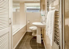 Alojamiento de 3 habitaciones en Millom - Image 2