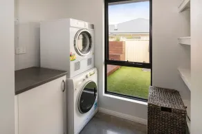 Bayside Luxury Escape Busselton with EV charger - Image 2