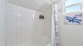 Centrally Located Midtown 2 Bedroom Home with 3 Parking Stalls that Sleeps 7 - Image 5