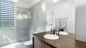 Tree Top House resort style luxury in Fairhaven - Image 3