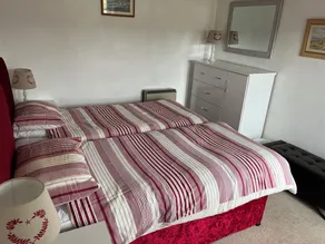 The Lodge Sleeps 6 - Private Cosy Cottage, Pets Welcome, Large Garden - Image 4