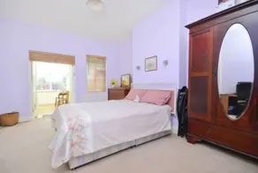 Quite Garden Flat with parking - Image 2