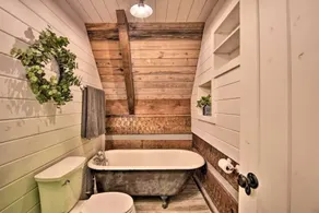 Creekside cabin w/ hot tub, fireplace & trail - Image 5