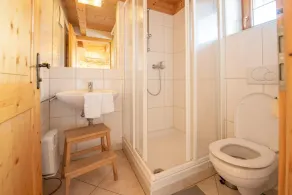 Alpine hut with breathtaking mountain views and close to the slopes - Image 2