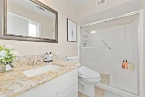 beautiful and quiet/2 beds/2baths house - Image 5